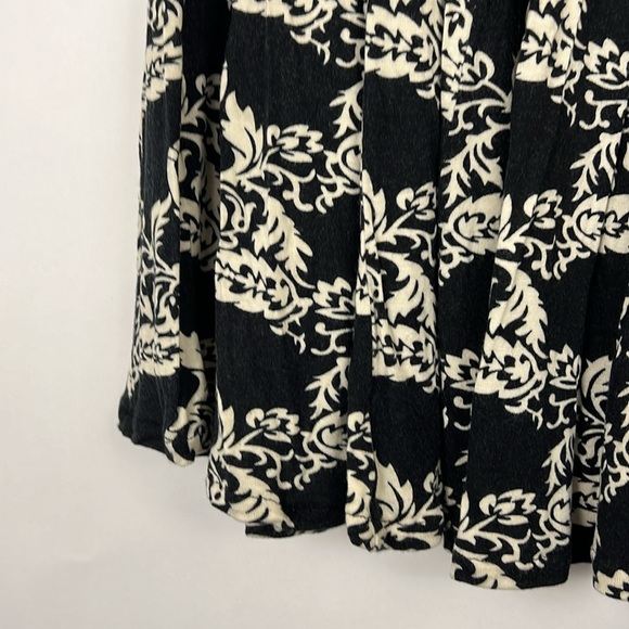 Lapis flowy skirt black and cream. - Picture 4 of 5